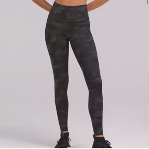 Lululemon Wunder Under Full On Luxtreme Black Camo Leggings Size 12